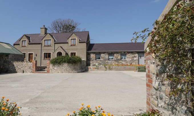 Dinas Casa | Caer Moel