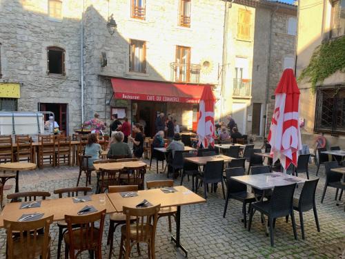 Genolhac Cama Y Desayuno | Café du Commerce