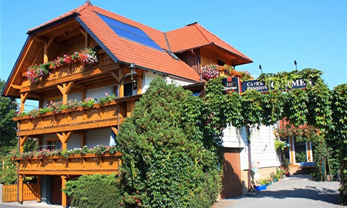 Trusen Casa | Cafe & Pension Carmen