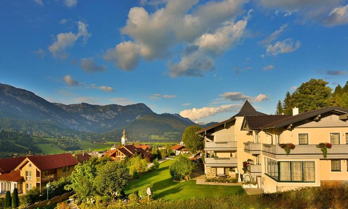 Haus im Ennstal Casa | Cafe Pension Kitzer