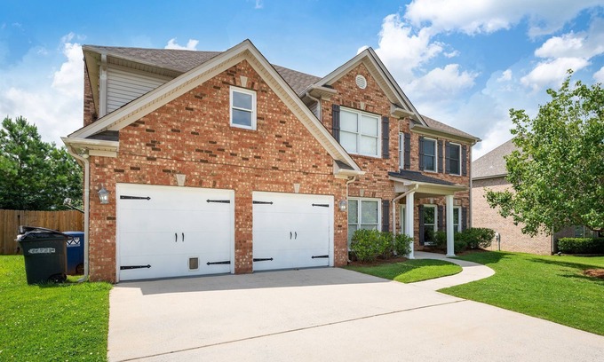 Helena Casa | Cahaba Cabana - Spacious 4BR Home w/ Fenced Yard