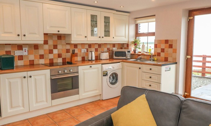 County Cork Cabaña | CAHIRKEEN COTTAGE, pet friendly in Allihies, County Cork