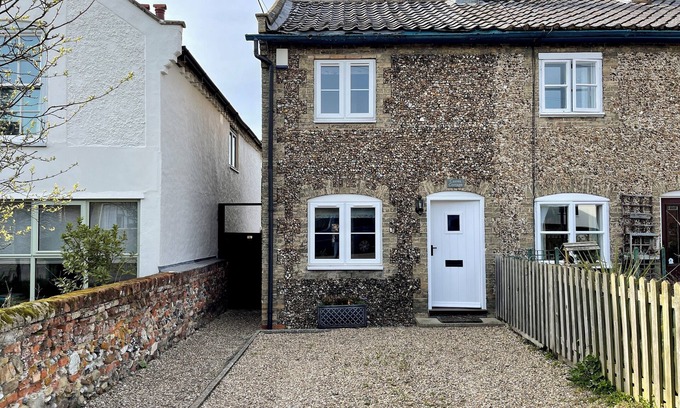 Westleton Cabaña | CAINES COTTAGE, pet friendly, character holiday cottage in Westleton