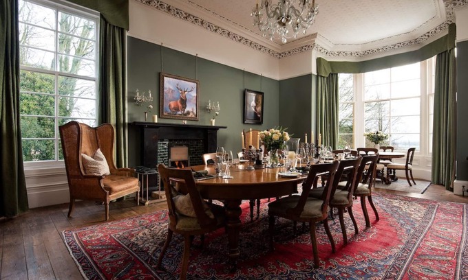 Duns Casa | Cairnbank House - a holiday home that sleeps 10 guests in 5 bedrooms