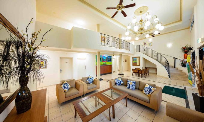 Cairns North Hotel | Cairns Queens Court