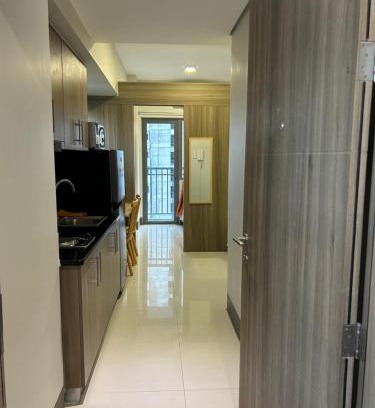 Highway Hills Apartamento | Cairong Inn Condominium pool TV with Netflix FAME RESIDENCES