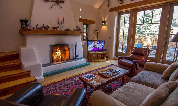 Arroyo Seco Casa | Caja de Tesoro ~ A Romantic Mountain Getaway!