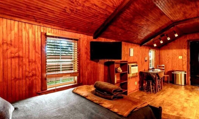 Downtown Cabina | Cajun Stays-Cozy Haven Near Downtown Lafayette