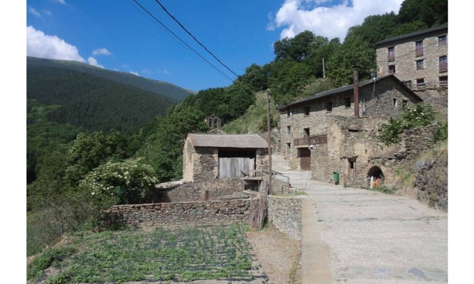 Fornells de la Muntanya Cabaña | Cal Pastor. Habitación Triple con vistas a la montaña