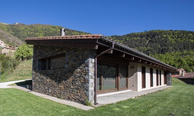 Bruguera Casa | Cal Sadurní, Casa de diseño en la falda de la montaña del Taga