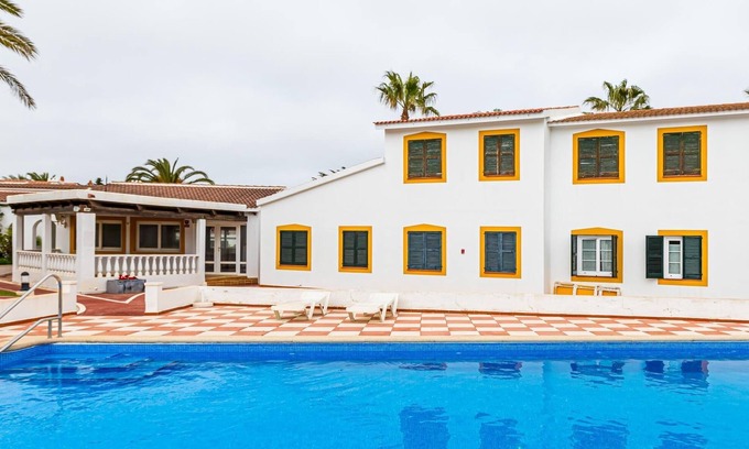 Cala'n Bosch Apartamento | Cala'n Bosch Boutique Apartment Pool by the Sea