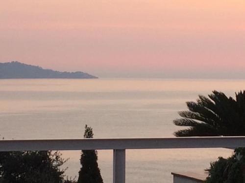 Salionc Apartamento | Cala Salions, Amplio Apartamento con visitas al mar Tossa de mar