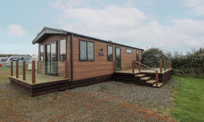 Hasguard Cross Cabaña | CALDEY RETREAT, family friendly, with a garden in Broad Haven