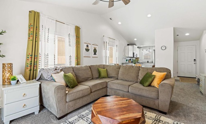 Caldwell Casa | Caldwell Ruby Tuesday! 60's Inspired comfort 3B2B