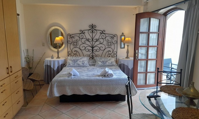 Atsipópoulon Apartamento | Suite ASTERI llena de color, piscina, patio, terraza en la azotea, cerca de Rethymno