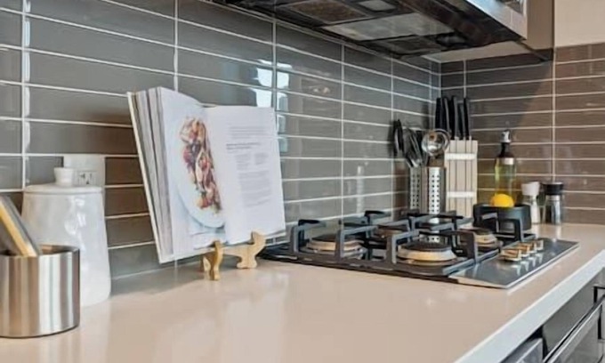 Connaught Apartamento | Calgary Tower View | King Bed |AC | Gym | 2BR