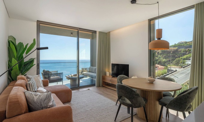 Estrela da Calheta Apartamento | Calheta Hills III – Modern Retreat with Sea View