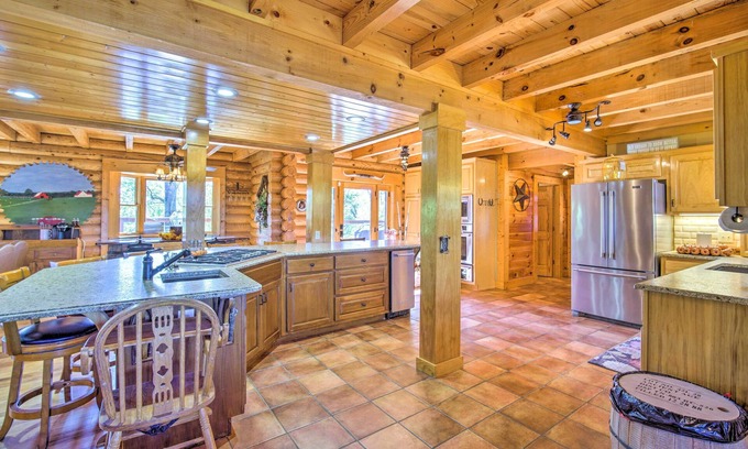 Calhoun Casa | Calhoun Cabin w/ River View + Wraparound Deck