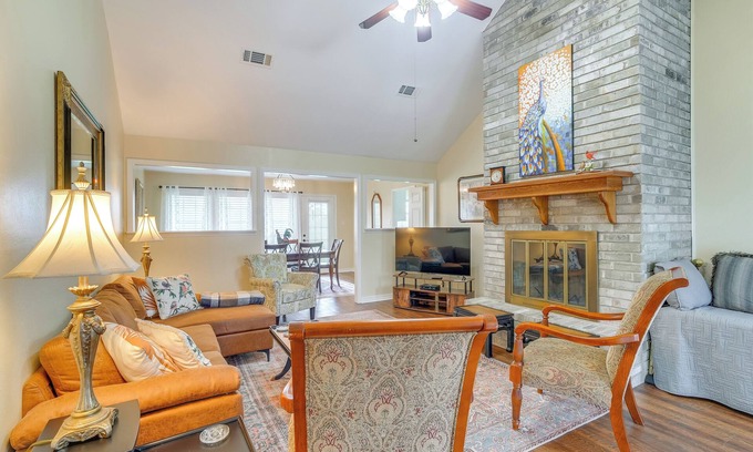 Calhoun Casa | Calhoun Home w/ Spacious Interior & Backyard!