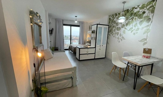 Remedios de Escalada Apartamento | Calido,moderno depto con piscina, parking ,laundry