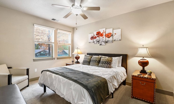 South Jordan Apartamento | Calif-King Suite on 1st Floor - W@H w/1G Internet!