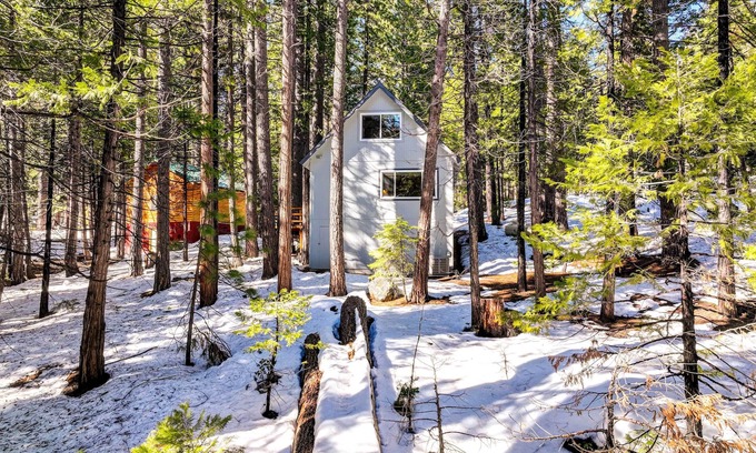 Cold Springs Cabaña | California Cabin Rental - Hike, Ski, Boat!