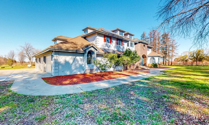 Brentwood Casa | California Countryside Estate - Pool, 22 Rooms