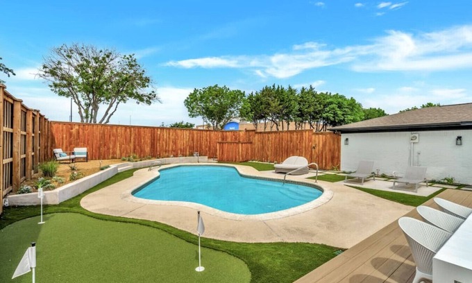 Richardson Casa | California Dreamin: Pool, Minigolf, and Grill