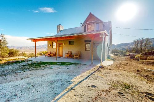Weldon Casa | California Dreaming in the Mountains