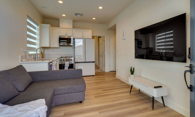 Tracy Casa | California Midterm Rental with Fenced Yard!