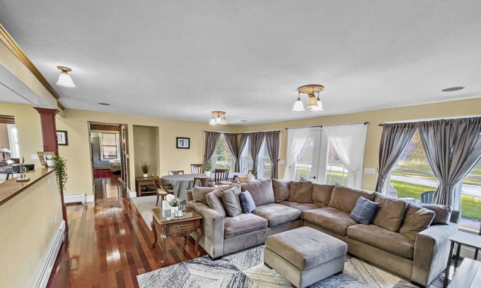 East Haven  Rutland County Casa | Calimont - Hot Tub- Pet Friendly - Minutes to Killington/Pico