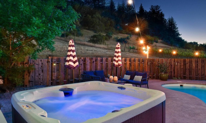 Calistoga Casa | Calistoga Vineyard Getaway--Complimentary wine tasting at Croix included!