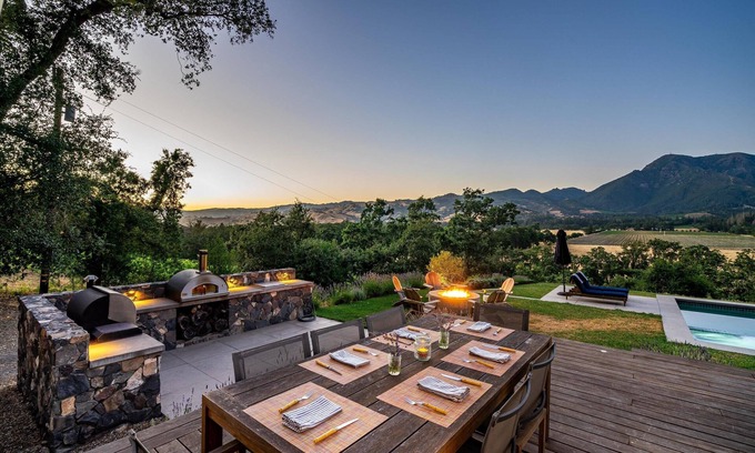 Calistoga Casa | Calistoga Vista -- Complimentary wine tasting at Croix included!