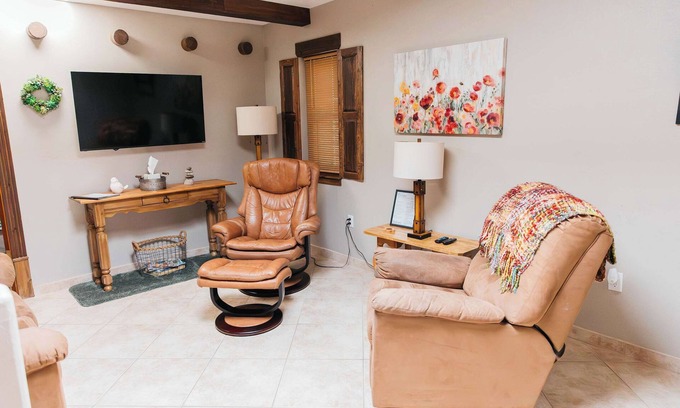 Green Valley Condominio | Calle Condo Summary: