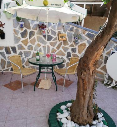 Santiago de la Ribera Casa | Calle Dr Fleming 3 bedroom home for 6 people