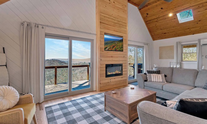 Apple Ridge Casa | Calling Me Home- Stunning views, hot tub, gameroom, close to Blowing Rock!