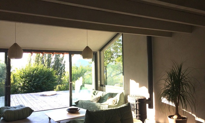 Truinas Casa | CASA TRANQUILA Y BRILLANTE, ABIERTA A LA NATURALEZA CON JACUZZI
