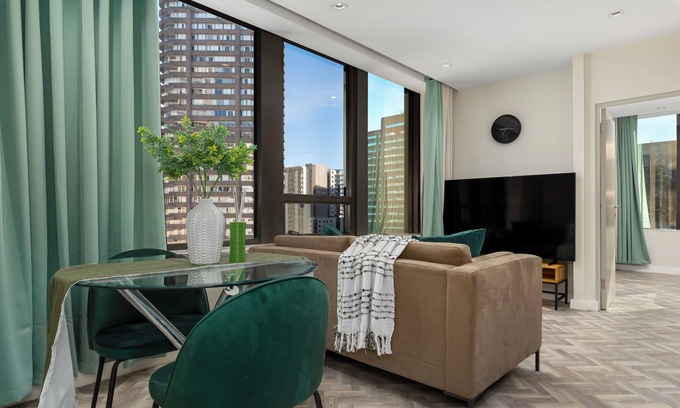 Flora Park Apartamento | Calm and Contemporary 1-Bed with Views