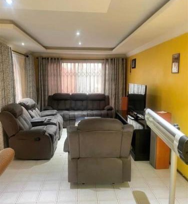 Newlands West Casa | Calm chaos