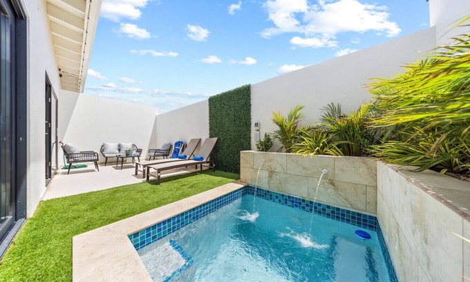 Ponton Condominio | Calm & Cozy 2-Bedroom Island Retreat at Ponton Paradise 2 by Bocobay