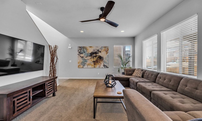 Parker Casa | Calm & Cozy 3 Bedroom - Manhattan Beach Inspired Home