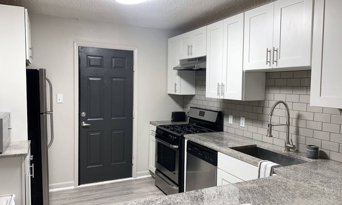 Reynoldstown Apartamento | Calm & Cozy Apt in Gated Community