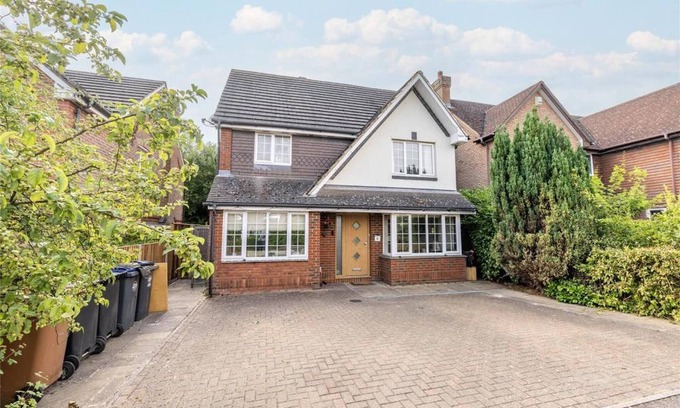 Blackmore End Casa | Calm For 3, Handy for Airport, train Free Parking