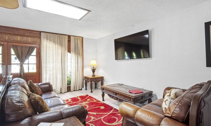 Durant Casa | Calm & Spacious Retreat Family-Ready Escape
