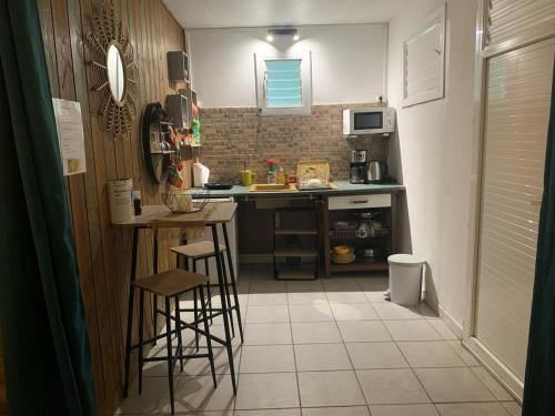 Le Lamentin Apartamento | Calm stay in a lush setting