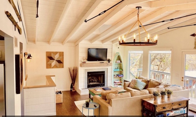 Rocky Mount Casa | “Calm Water Cove” A Fun Family Lake Front Retreat