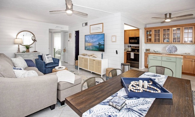 Shell Harbor Condominio | Calm Waters - waterfront condo on Sanibel Island