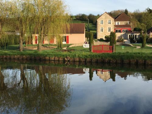 Dennevy Cama Y Desayuno | Calme au Canal de Centre