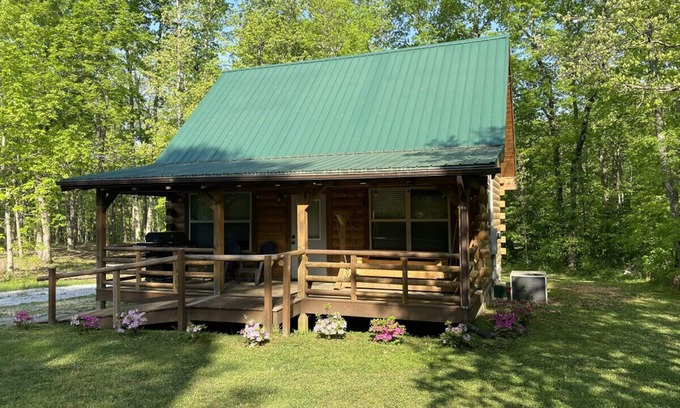 Monteagle Cabina | Calming Cabin: Peaceful | Park-Like | Hikes, Waterfalls, The Caverns Near By