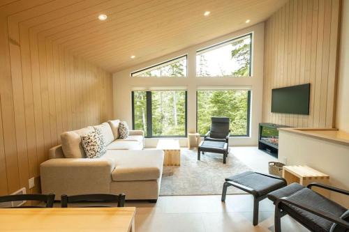Ucluelet Casa | Calmwater Retreat New 2 br Hot Tub